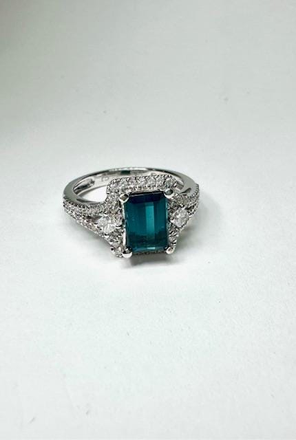 Beautiful White Gold Emerald Cut Ring