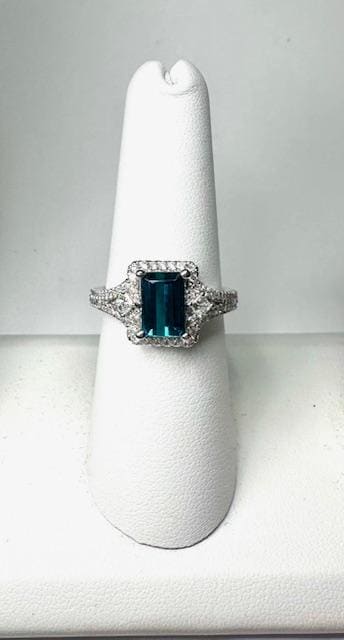 Beautiful White Gold Emerald Cut Ring
